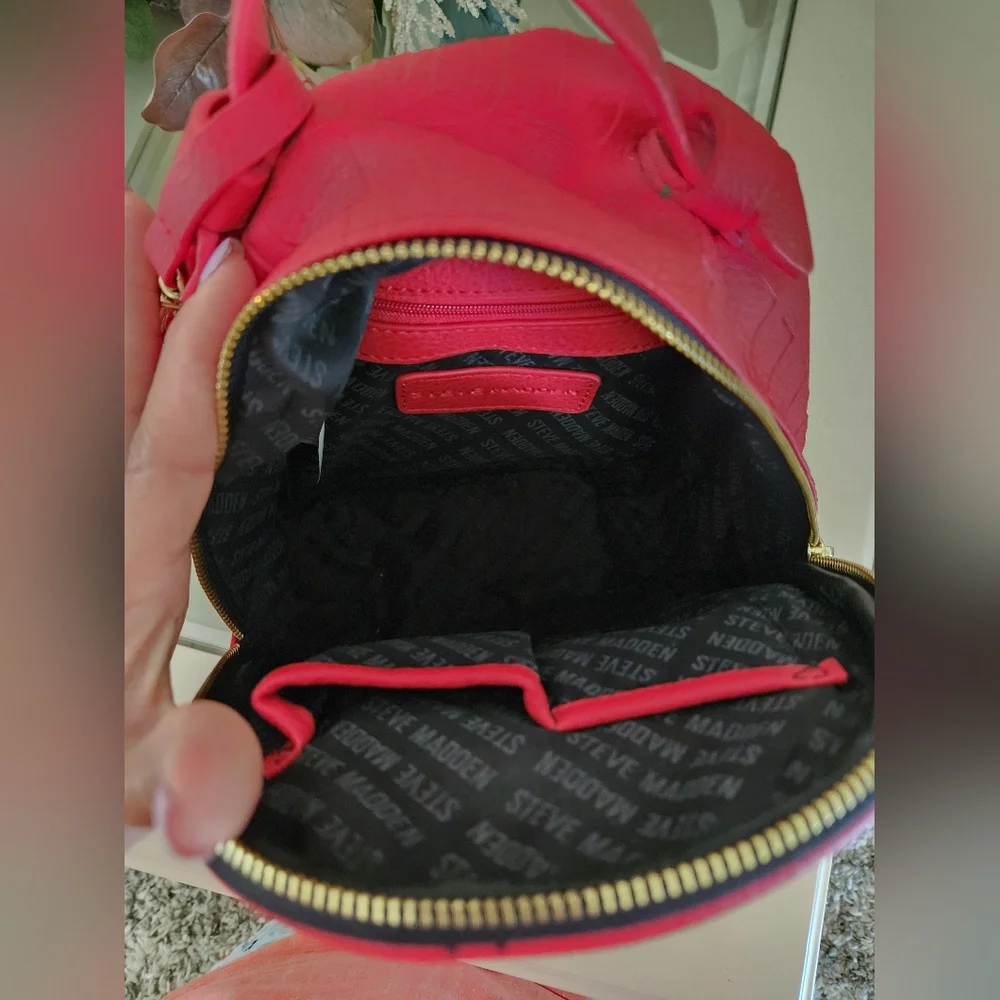 Steve Madden Women's Mini Backpack Shoulder Bag‎ Purse Zip Red Black Embossed